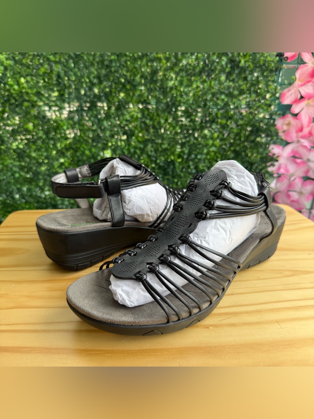 Baretraps Haydin Women’s Size 10 Black Strappy Wedge Sandals Memory Foam NWT